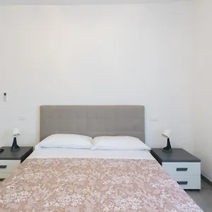 home.hotelitalianriviera.com/